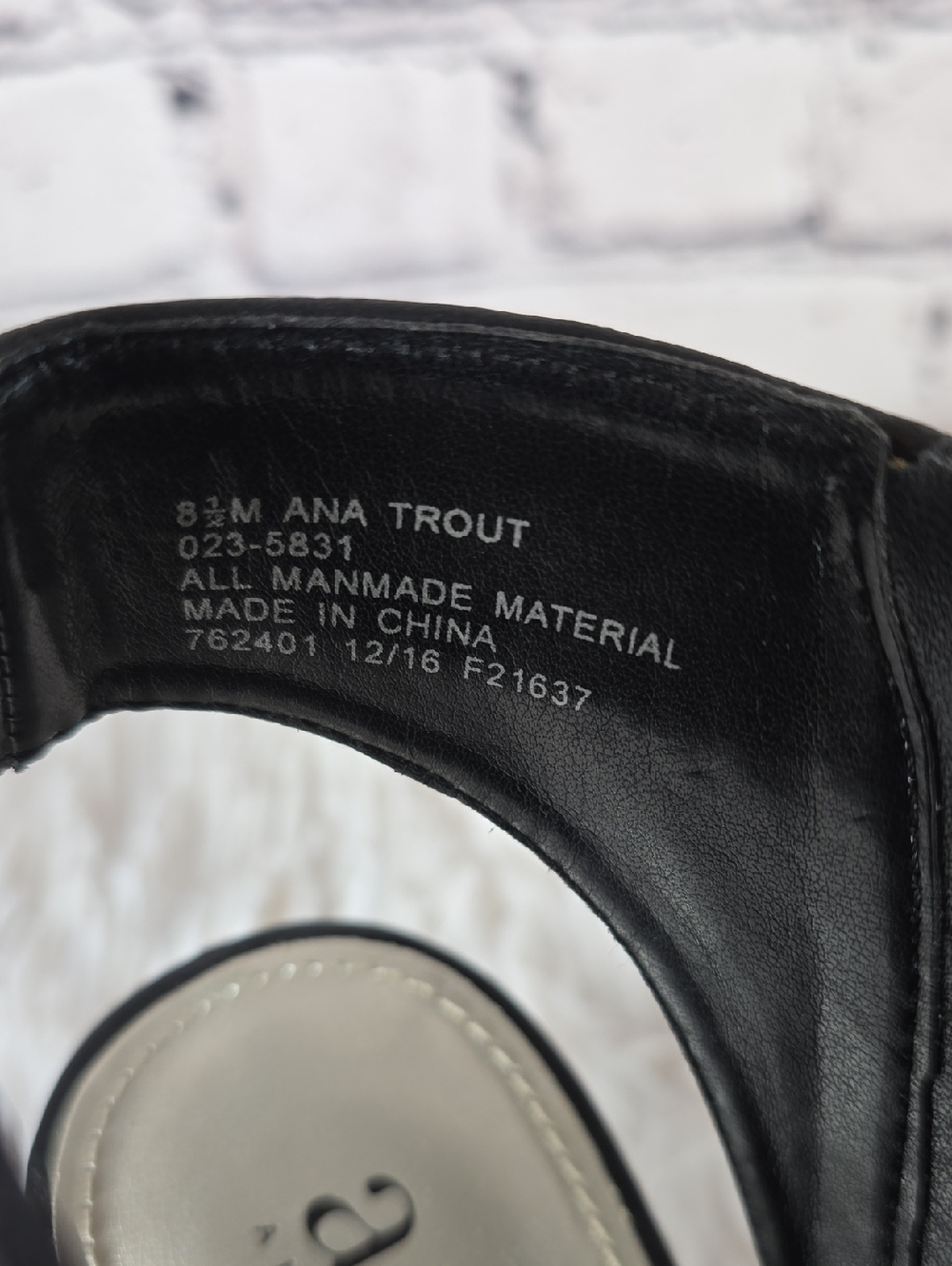 A.N.A. A New Approach 'Trout' Black Perforated Block Heel Sandals Size 8.5 - Picture 13 of 16